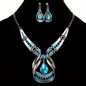 New Elegant Glitter Water Drop Pendant Necklace & Earrings.